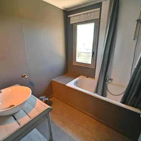 Casa de Férias Chalet 8 Pax Near Durbuy With Hot Tub Weris